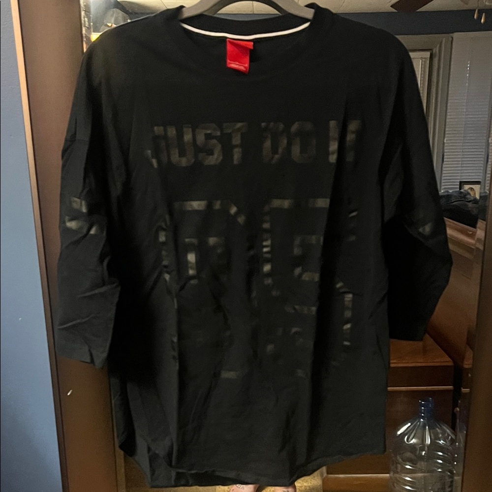 Black Nike woman’s shirt